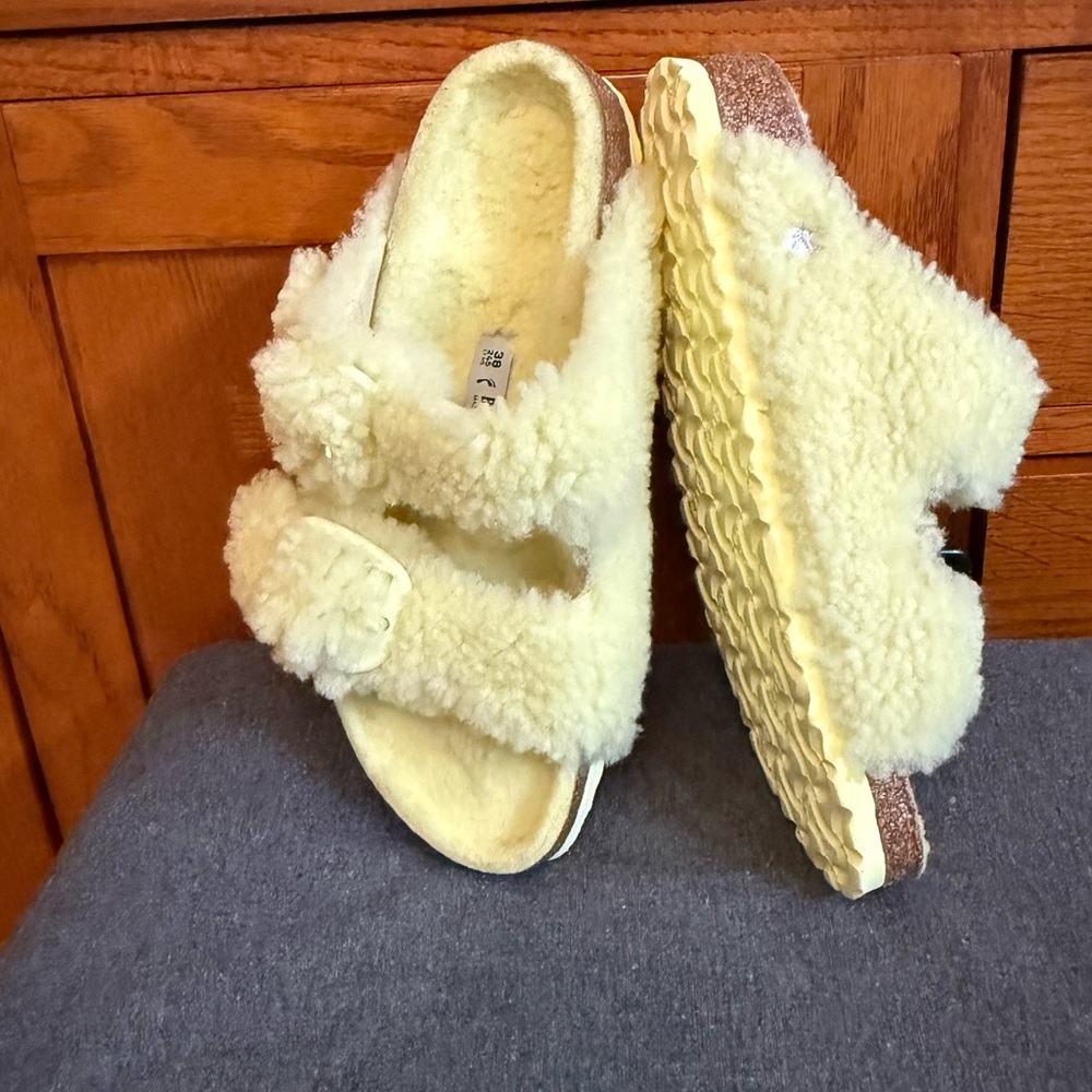 BIRKENSTOCK WOMEN Arizona Big Buckle
Shearling - Teddy Eggshell size38 new